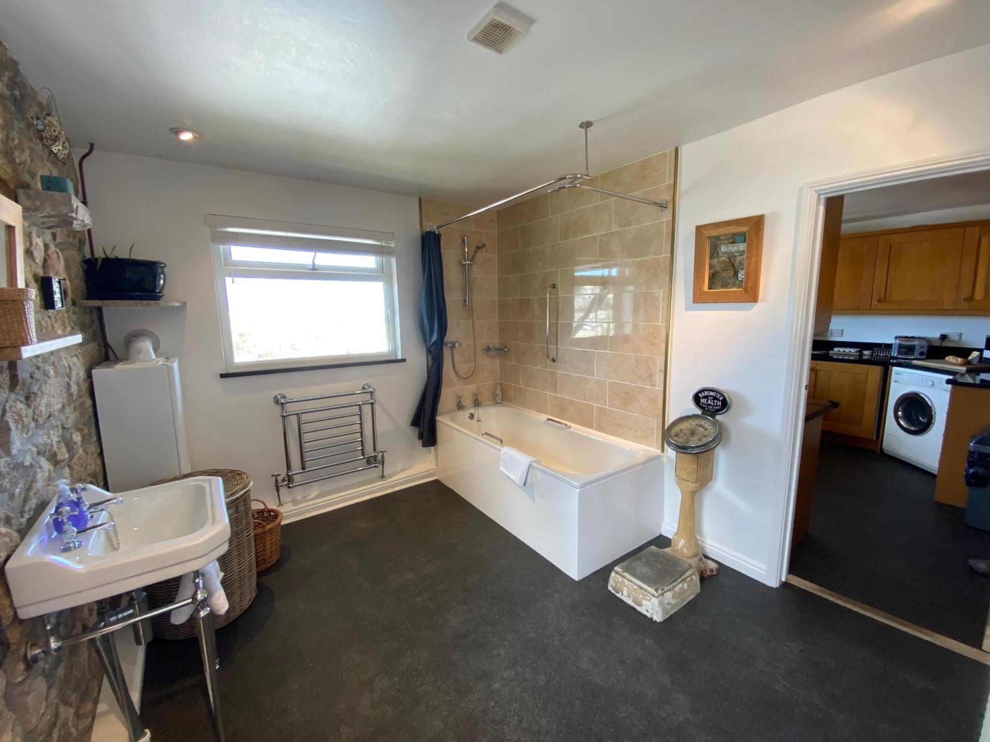 Huer'S Watch A Beautifully Presented Private Apartment With Far Reaching Views Over St Ives Harbour And Bay And Free Onsite Parking For Larger Groups Book Along With Our Connecting Two Sister Apartments Exterior foto