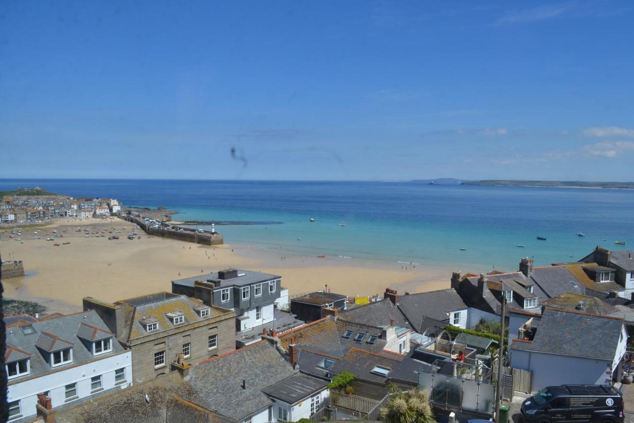 Huer'S Watch A Beautifully Presented Private Apartment With Far Reaching Views Over St Ives Harbour And Bay And Free Onsite Parking For Larger Groups Book Along With Our Connecting Two Sister Apartments Exterior foto